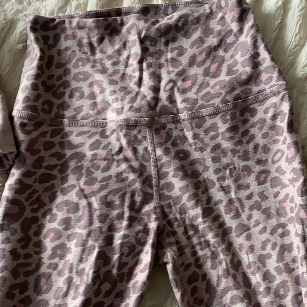 Beyond Yoga Leggings (leggings only) - Picture 3 of 3